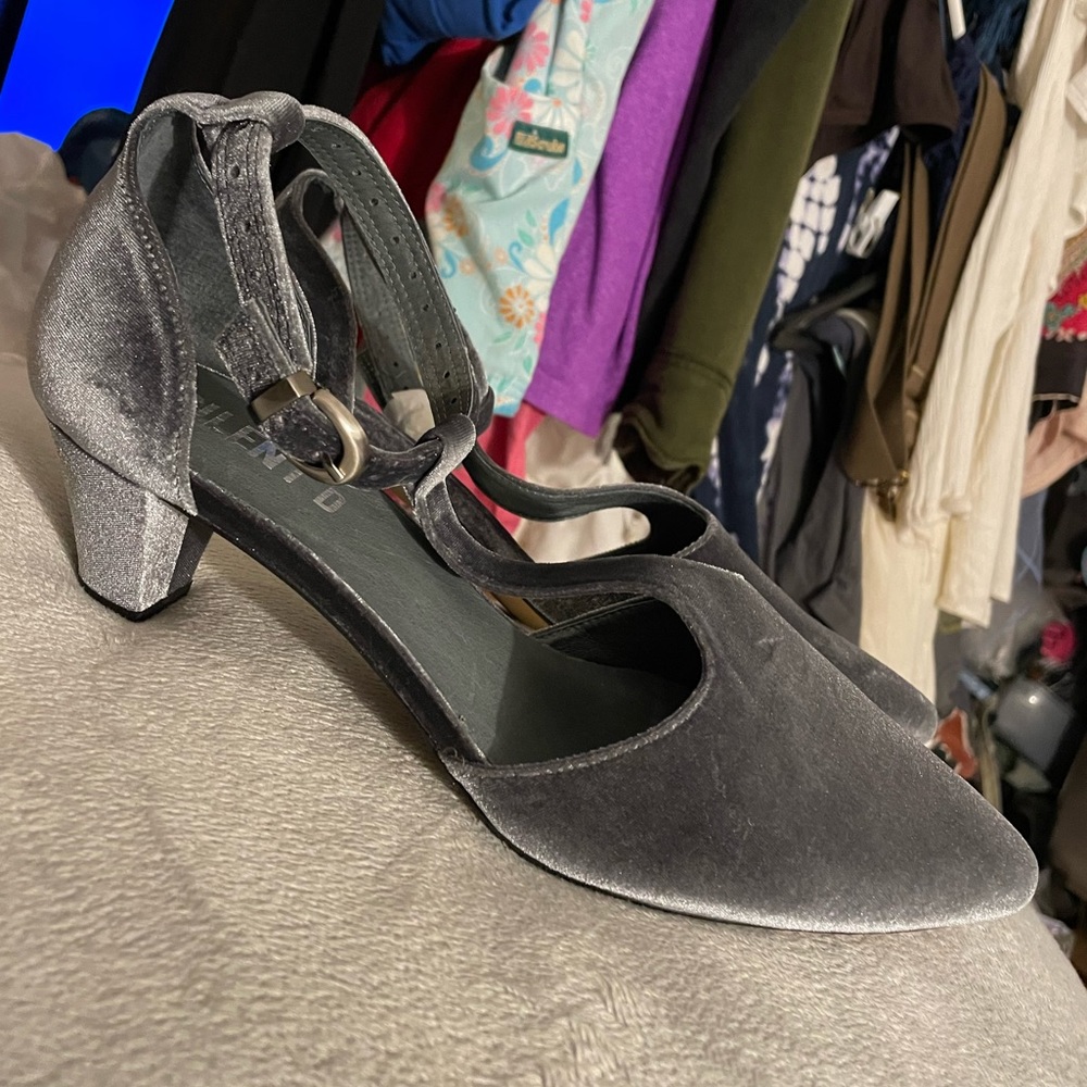 SILENT D Sz 41 9 9 1/2 10 10 anthropology grey velour shoes heels NWT
